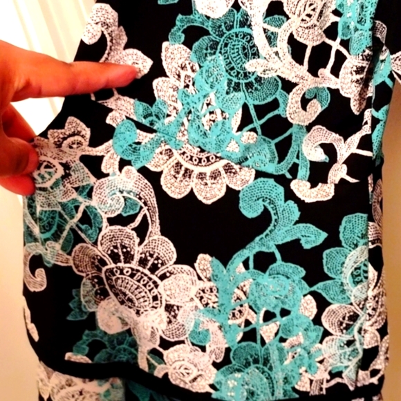 26/28W Cato Pullover V-Neck Top/Poly/Spandex/Black&Turquoise-3/4 Bell Sleeve - Picture 2 of 5